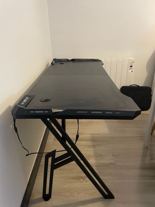 Mesa de ordenador negra
