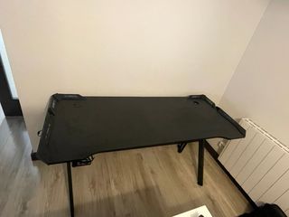Mesa de ordenador negra