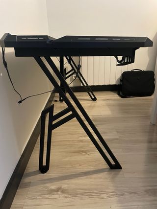 Mesa de ordenador negra