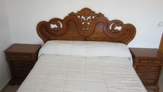 Cómoda de madera estilo clásico