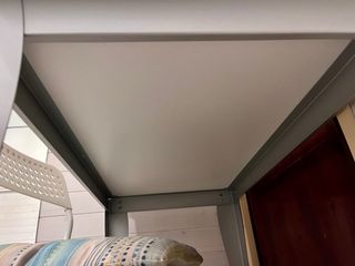 Escritorio o mesa auxiliar estructura decorativa.