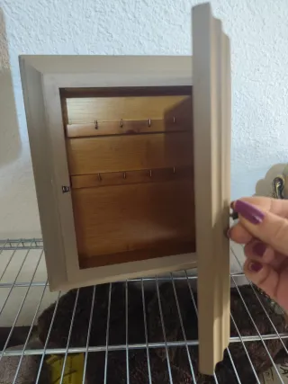 Cuadro para llaves de cerámica y madera