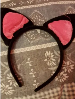 Cerchietto orecchie gatto nero e rosa.