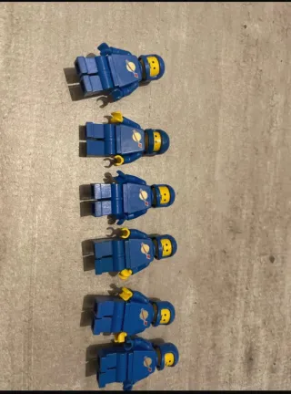 Lego minifigure spaziale blu