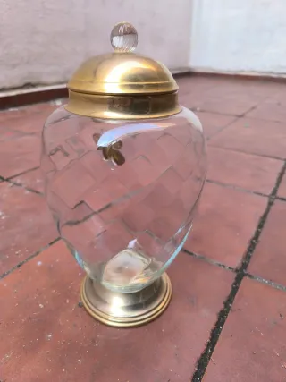 Jarrón de cristal y latón dorado