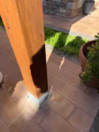 Gazebo in legno con tettoie