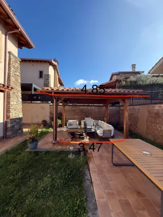 Gazebo in legno con tettoie