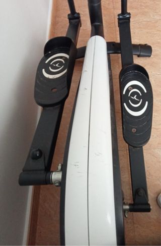 Bicicleta elíptica negra y blanca