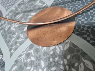 Espositore per orecchini in metallo color rame