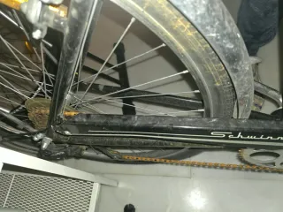 Bicicleta de paseo negra