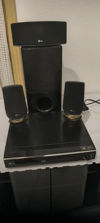 Home Cinema LG Negro modelo BH-806 SH