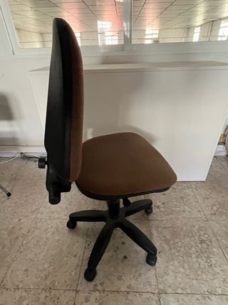 Silla de oficina giratoria regulable