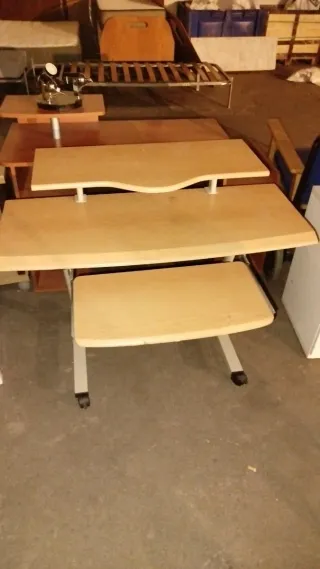 Escritorio madera y metal