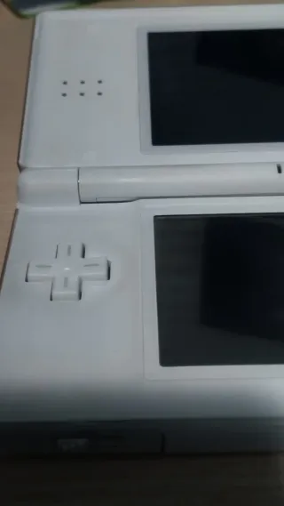 Lote Nintendo DS Blanca + Accesorios