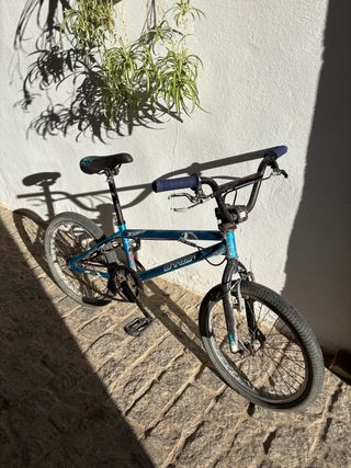 Bicicleta BMX azul
