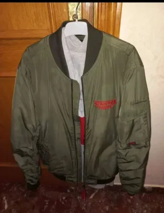 Cazadora bomber Stranger Things