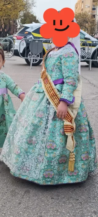 Traje de Fallera verde y dorado