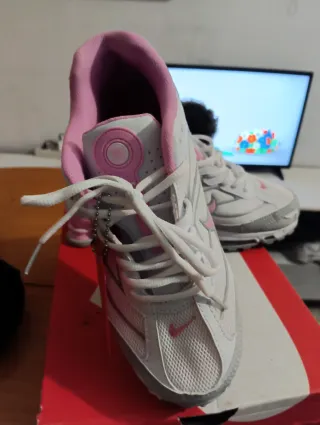 Nike rosas y blancas