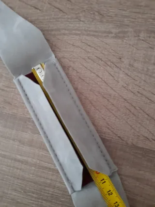 Funda super elegante gris para llavero . Leer