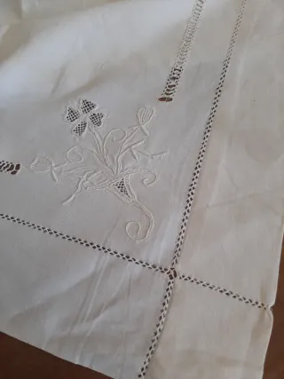 Lenzuolo antico ricamato a mano