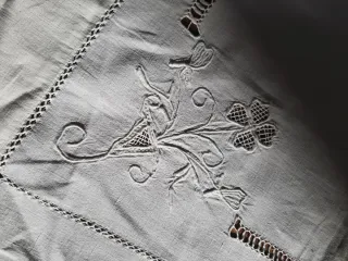 Lenzuolo antico ricamato a mano