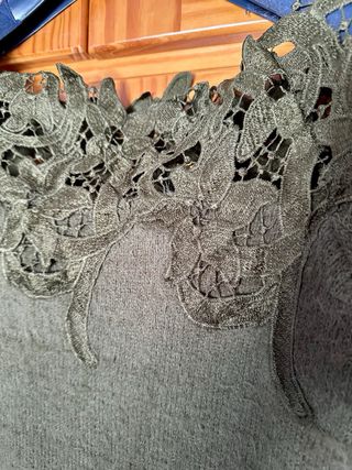 Jersey suave cuello barco con encaje