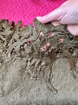 Jersey suave cuello barco con encaje