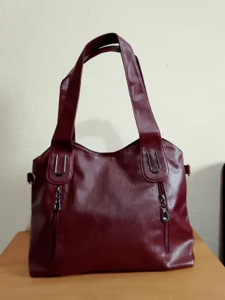 Bolso de mano rojo