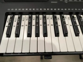 Teclado Yamaha PSR-E373