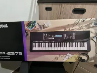 Teclado Yamaha PSR-E373