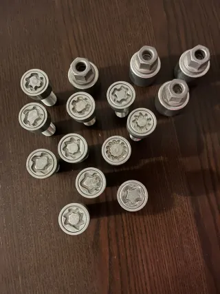 Se vende tornillos antirrobo VW GOLF MK7 AUDI SEAT