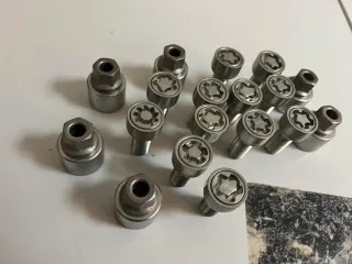 Se vende tornillos antirrobo VW GOLF MK7 AUDI SEAT