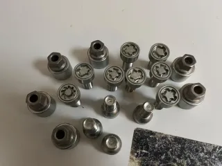 Se vende tornillos antirrobo VW GOLF MK7 AUDI SEAT