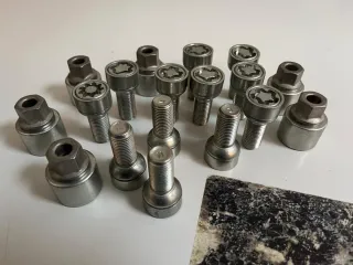 Se vende tornillos antirrobo VW GOLF MK7 AUDI SEAT
