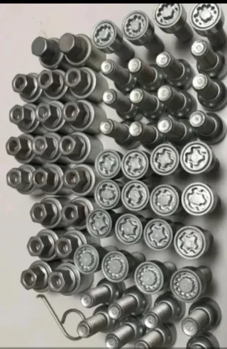 Se vende tornillos antirrobo VW GOLF MK7 AUDI SEAT