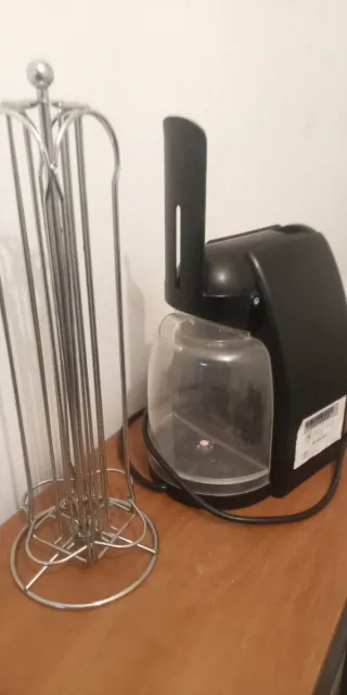 Cafetera Krups y portacápsulas