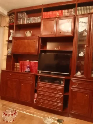 Mueble de salón madera y cristal