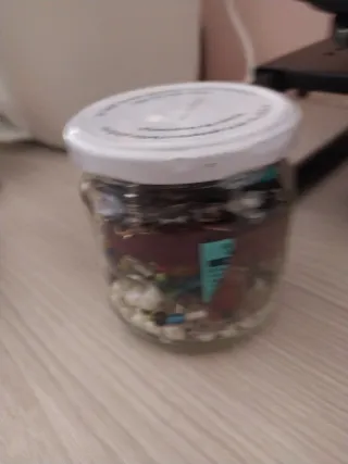 Barattolo di gioielli misteriosi