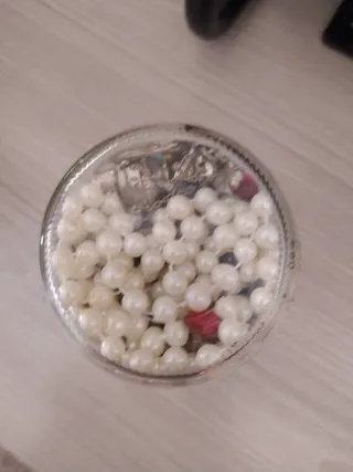 Barattolo di gioielli misteriosi