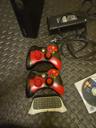 Xbox 360 Negra + Accesorios + Juego Resident Evil