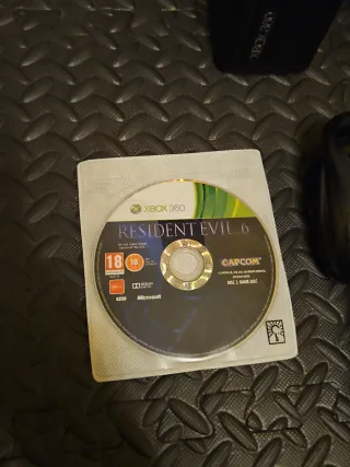 Xbox 360 Negra + Accesorios + Juego Resident Evil