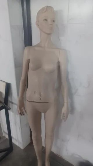 Maniquí mujer cuerpo completo