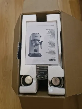 Cafetera Delonghi Roja