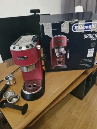 Cafetera Delonghi Roja