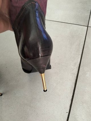 Stivali in vera pelle tacco oro viola