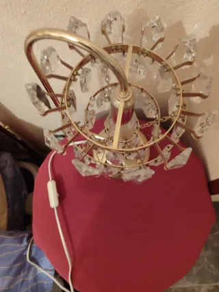 Lámparas de mesa cristal y metal dorado tengo 2