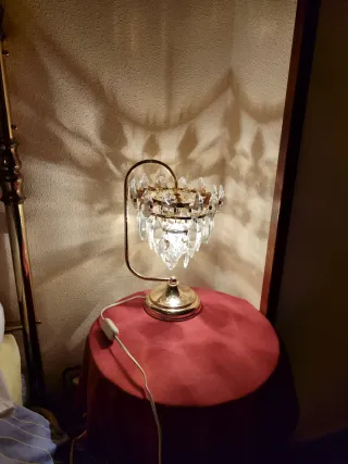 Lámparas de mesa cristal y metal dorado tengo 2