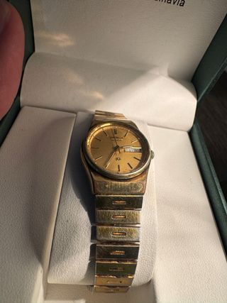 Reloj Seiko Quartz Dorado