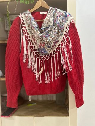 Jersey Rojo H&M + Pañuelo Étnico