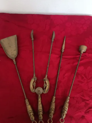 Conjunto de 4 peças antigas para lareira em bronze